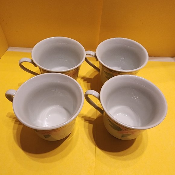 Adorable Pink Lilly footed mugs - set of 4 Gibson Saratoga - New - Picture 4 of 15